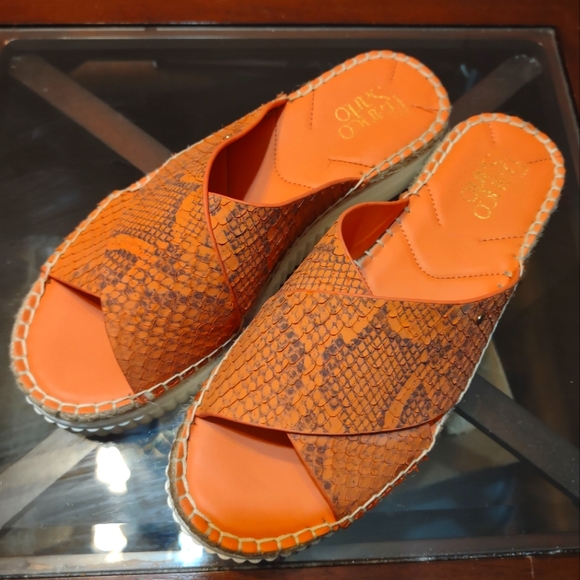 Platform Criss-Cross Strap Reptile Print Slip on Sandals! - Picture 1 of 4
